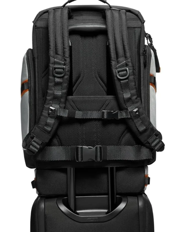 expedition_flap_backpack_4.webp Tumi Bags<Expedition Flap Backpack Steel